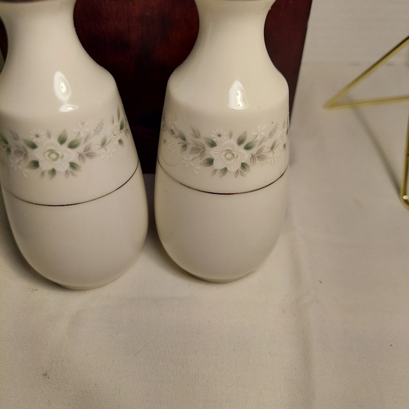 Noritake Heather Salt & Pepper Set - Picture 3 of 3
